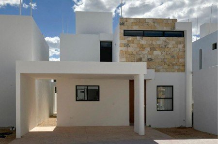 Casa en venta en Cholul dentro de Privada Residencial con paneles solares